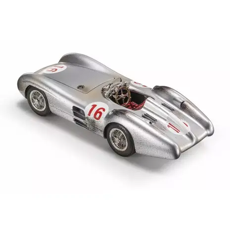 Formule 1 Mercedes-Benz W196R Streamliners #16 Winner GP Italy 1954 Juan Fangio World Champion (Dirty Version) - 1:18 - GP Replicas Formule 1 Mercedes-Benz W196R Streamliners #16 Winner GP Italy 1954 Juan Fangio World Champion (Dirty Version) - 1:18 - GP Replicas