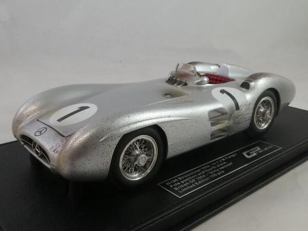 Formule 1 Mercedes-Benz W196R Streamliners #1 Pole Position +4th British GP 1954 Juan Fangio World Champion (Dirty Version) - 1:18 - GP Replicas Formule 1 Mercedes-Benz W196R Streamliners #1 Pole Position +4th British GP 1954 Juan Fangio World Champion (Dirty Version) - 1:18 - GP Replicas