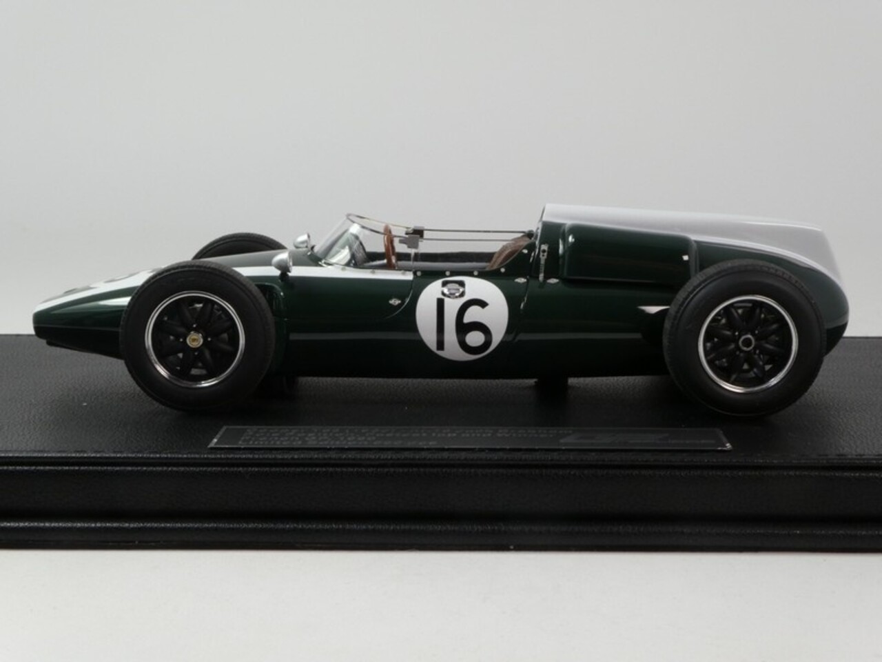 Formule 1 Cooper T53 #16 Pole Position Fastest Lap Winner GP France 1960 J. Brabham - 1:18 - GP Replicas Formule 1 Cooper T53 #16 Pole Position Fastest Lap Winner GP France 1960 J. Brabham - 1:18 - GP Replicas