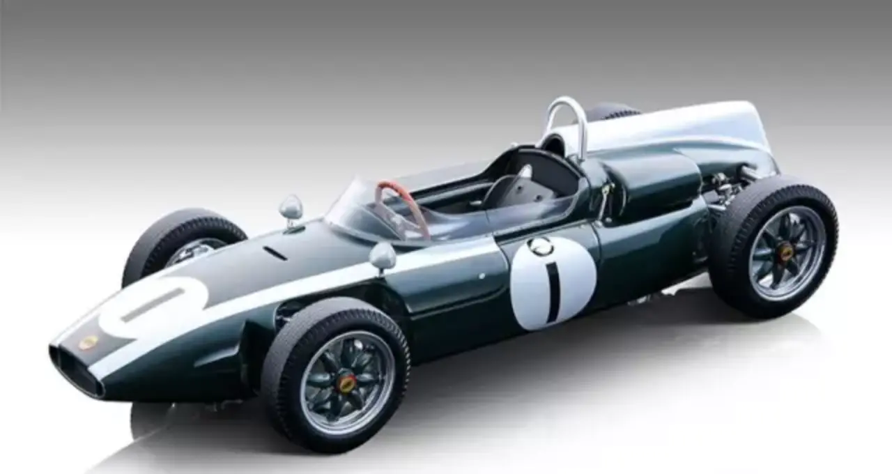 Formule 1 Cooper T53 #1 Pole Position Winner GP Great Britain 1960 J. Brabham - 1:18 - GP Replicas Formule 1 Cooper T53 #1 Pole Position Winner GP Great Britain 1960 J. Brabham - 1:18 - GP Replicas