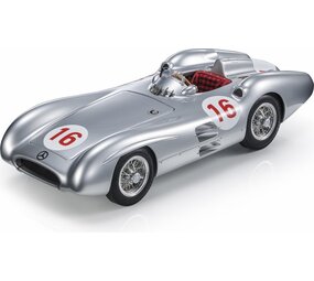 Formule 1 Mercedes-Benz W196R Streamliner #16 Winner GP Monza 1954 JM. Fangio - 1:18 - GP Replicas Formule 1 Mercedes-Benz W196R Streamliner #16 Winner GP Monza 1954 JM. Fangio - 1:18 - GP Replicas