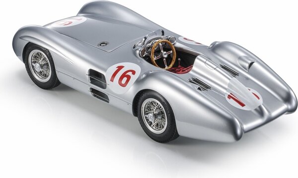 Formule 1 Mercedes-Benz W196R Streamliner #16 Winner GP Monza 1954 JM. Fangio - 1:18 - GP Replicas Formule 1 Mercedes-Benz W196R Streamliner #16 Winner GP Monza 1954 JM. Fangio - 1:18 - GP Replicas