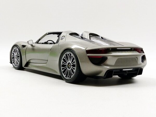 Porsche Porsche 918 Spyder (Open Top) - 1:18 - Welly Porsche Porsche 918 Spyder (Open Top) - 1:18 - Welly