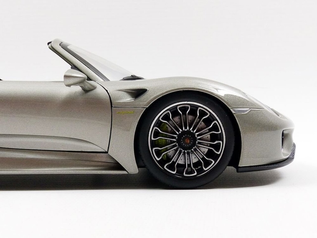 Porsche Porsche 918 Spyder (Open Top) - 1:18 - Welly Porsche Porsche 918 Spyder (Open Top) - 1:18 - Welly