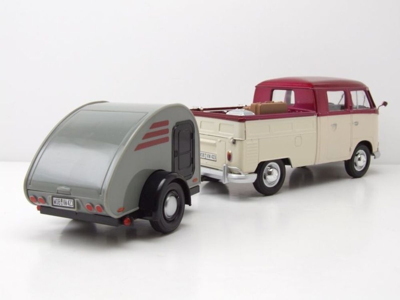 Volkswagen Volkswagen T1 (Type 2) Double Cab + Trailer 1962 'Week at the Beach Set' - 1:24 - Motor Max