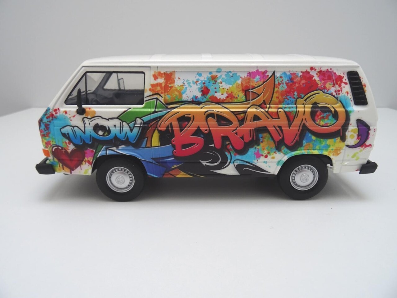 Volkswagen Volkswagen Type 3 Delivery Van Graffiti 1983 - 1:24 - Motor Max