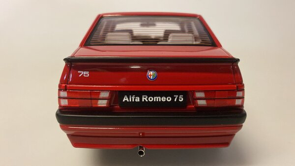 Alfa Romeo Alfa Romeo 75 1991 - 1:18 - Triple 9 Collection
