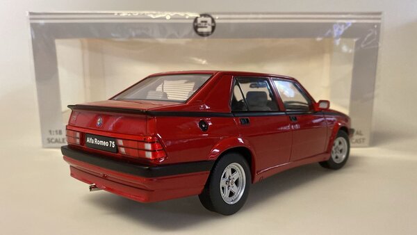 Alfa Romeo Alfa Romeo 75 1991 - 1:18 - Triple 9 Collection