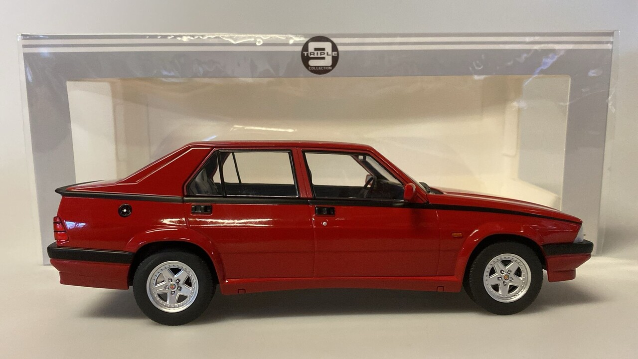 Alfa Romeo Alfa Romeo 75 1991 - 1:18 - Triple 9 Collection