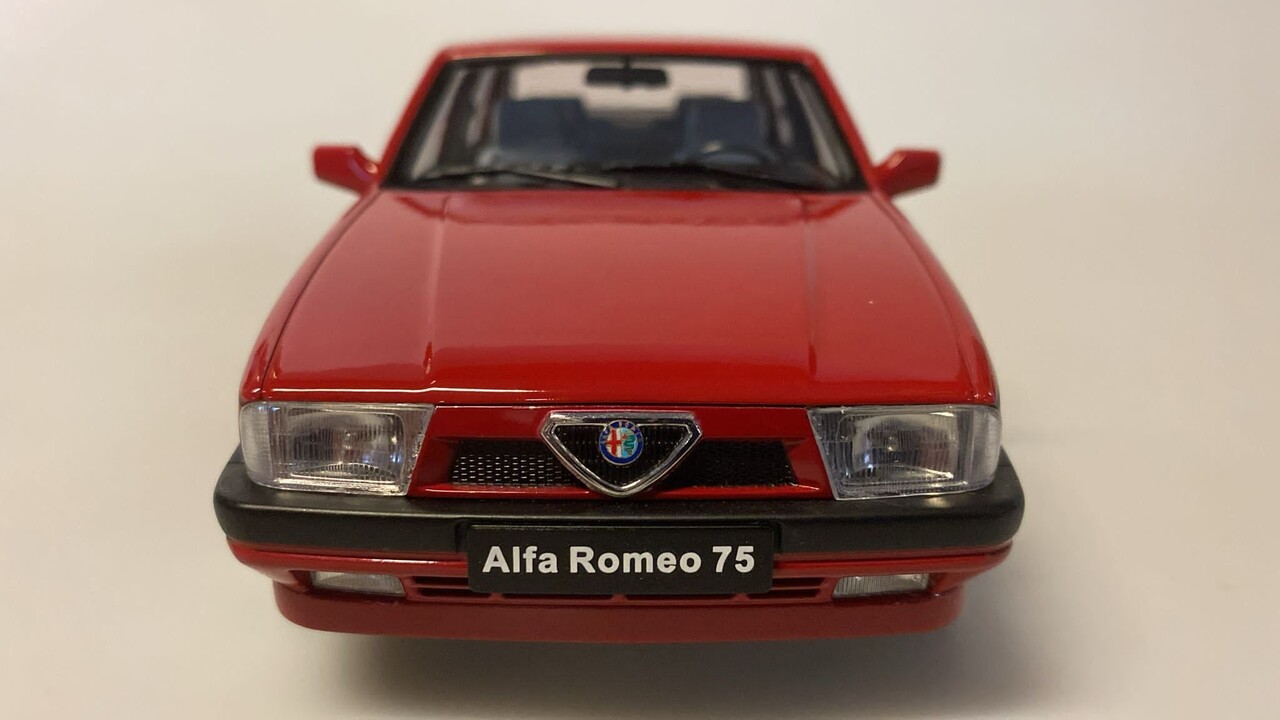 Alfa Romeo 75 1991 - 1:18 - Triple 9 Collection - HMKT