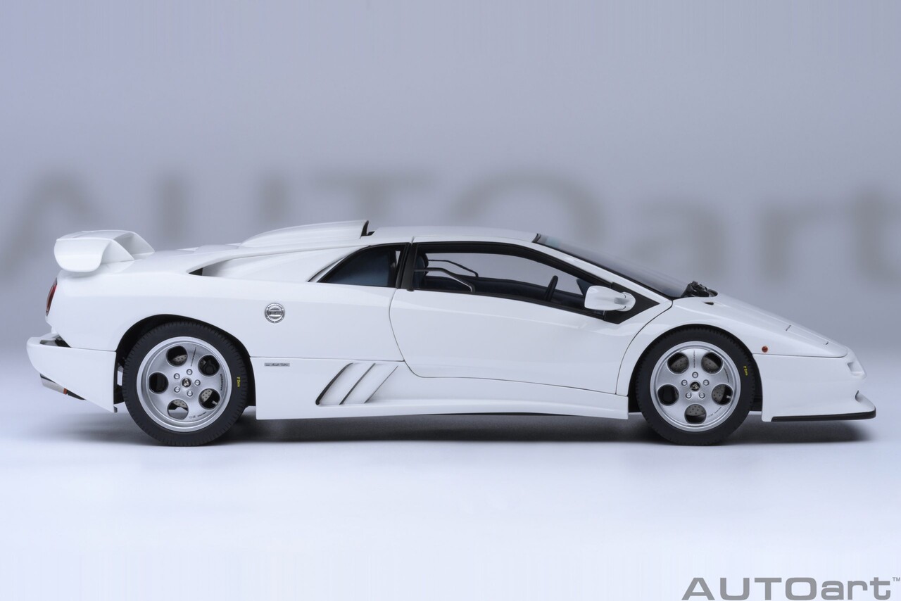 Lamborghini Lamborghini Diablo SE30 Jota - 1:18 - AUTOart Lamborghini Lamborghini Diablo SE30 Jota - 1:18 - AUTOart