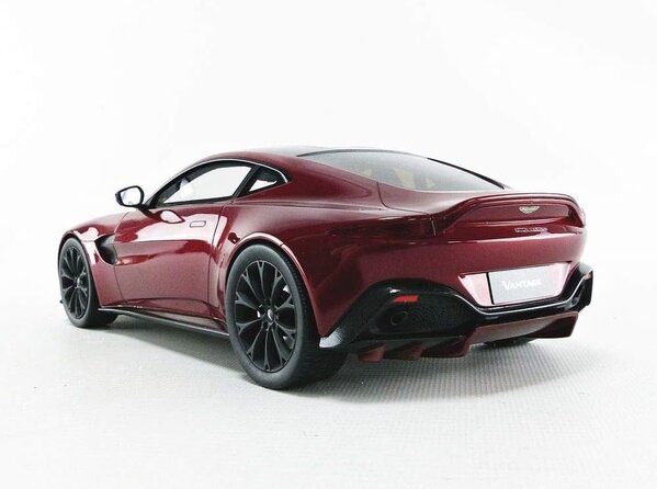 Aston Martin Aston Martin Vantage - 1:18 - Top Speed