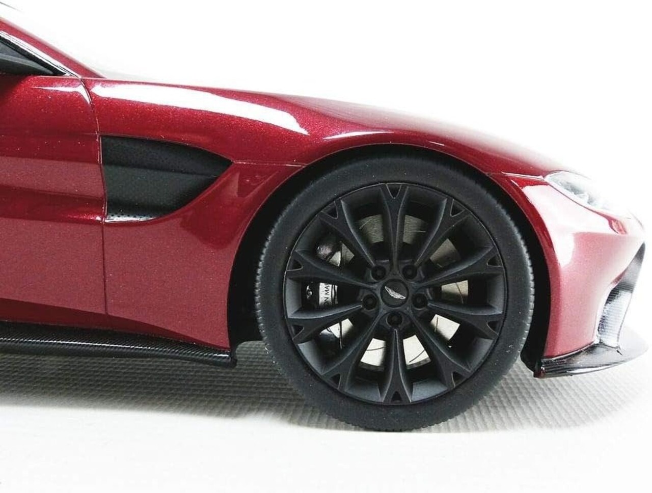 Aston Martin Aston Martin Vantage - 1:18 - Top Speed