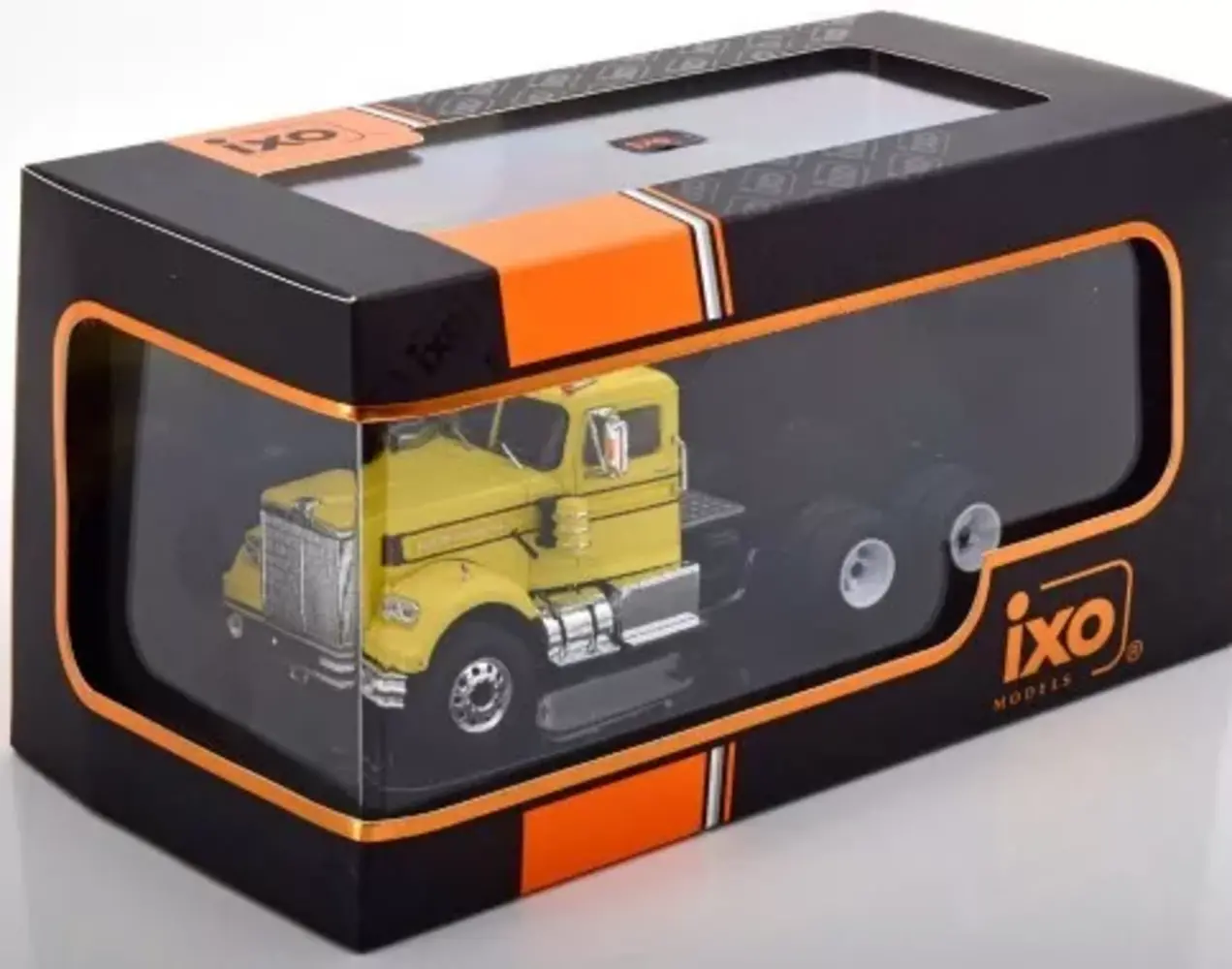 Western Star White Western Star 4864 Tractor 6x4 1970 - 1:43 - IXO Models