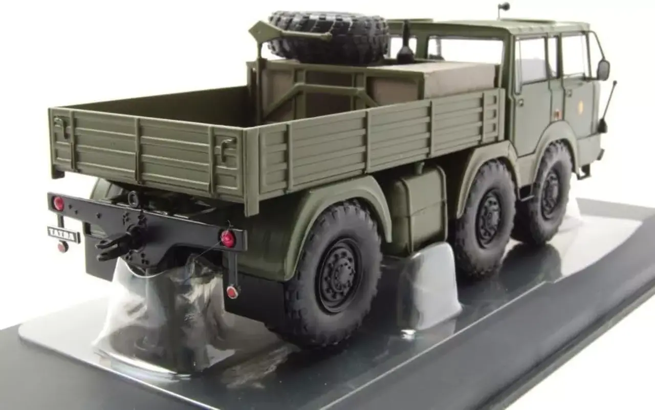 Tatra Tatra 813 6x6 Flatbed Platform Truck 1968 NVA - 1:43 - IXO Models Tatra Tatra 813 6x6 Flatbed Platform Truck 1968 NVA - 1:43 - IXO Models