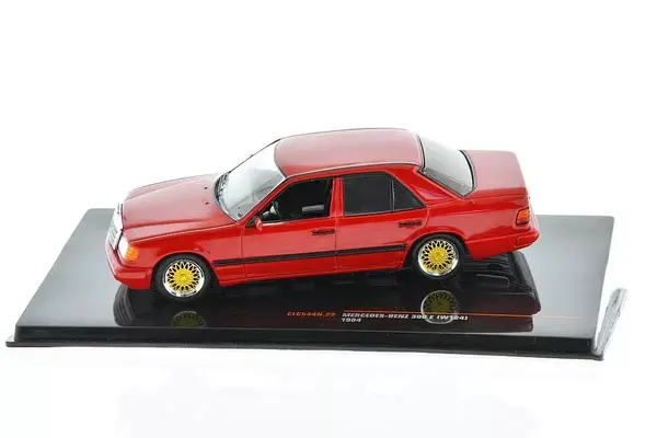 Mercedes-Benz Mercedes-Benz 300 E (W124) 1984 - 1:43 - IXO Models Mercedes-Benz Mercedes-Benz 300 E (W124) 1984 - 1:43 - IXO Models