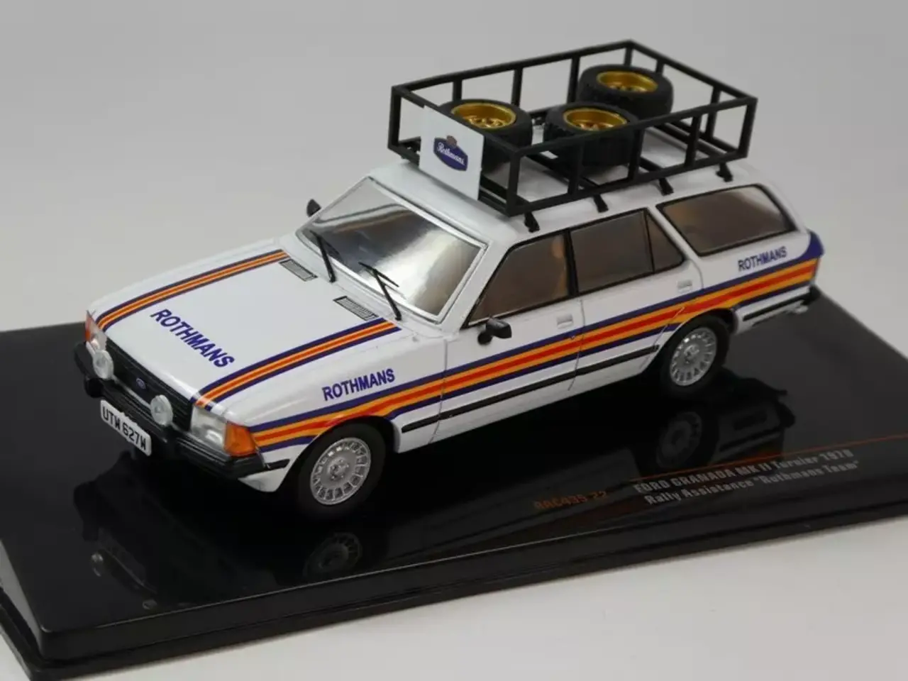 Ford Ford Granada MK II Turnier + Roof Rack + Spare Tires 1980  - 1:43 - IXO Models