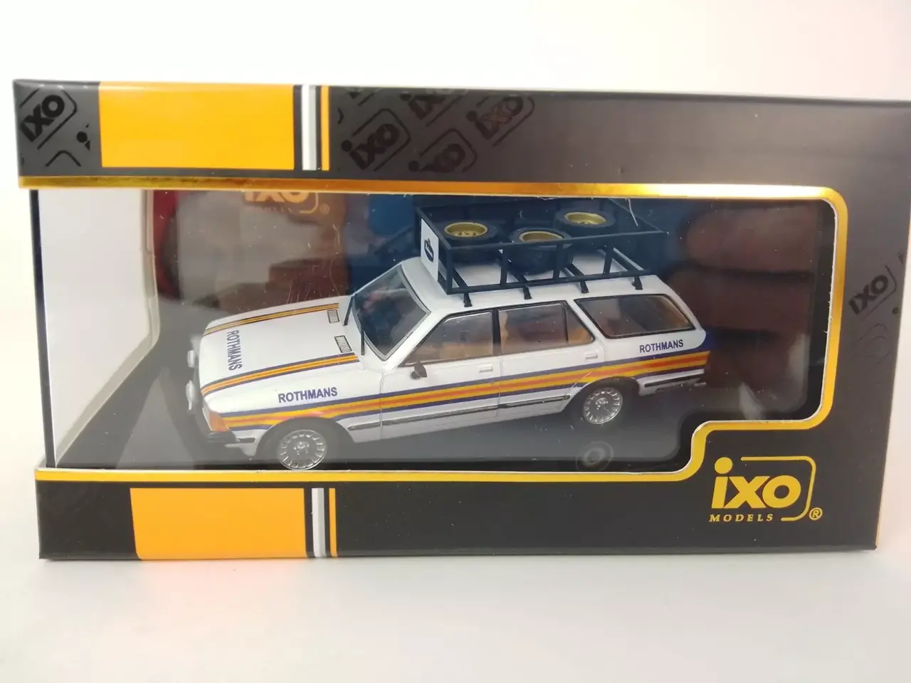Ford Ford Granada MK II Turnier + Roof Rack + Spare Tires 1980  - 1:43 - IXO Models