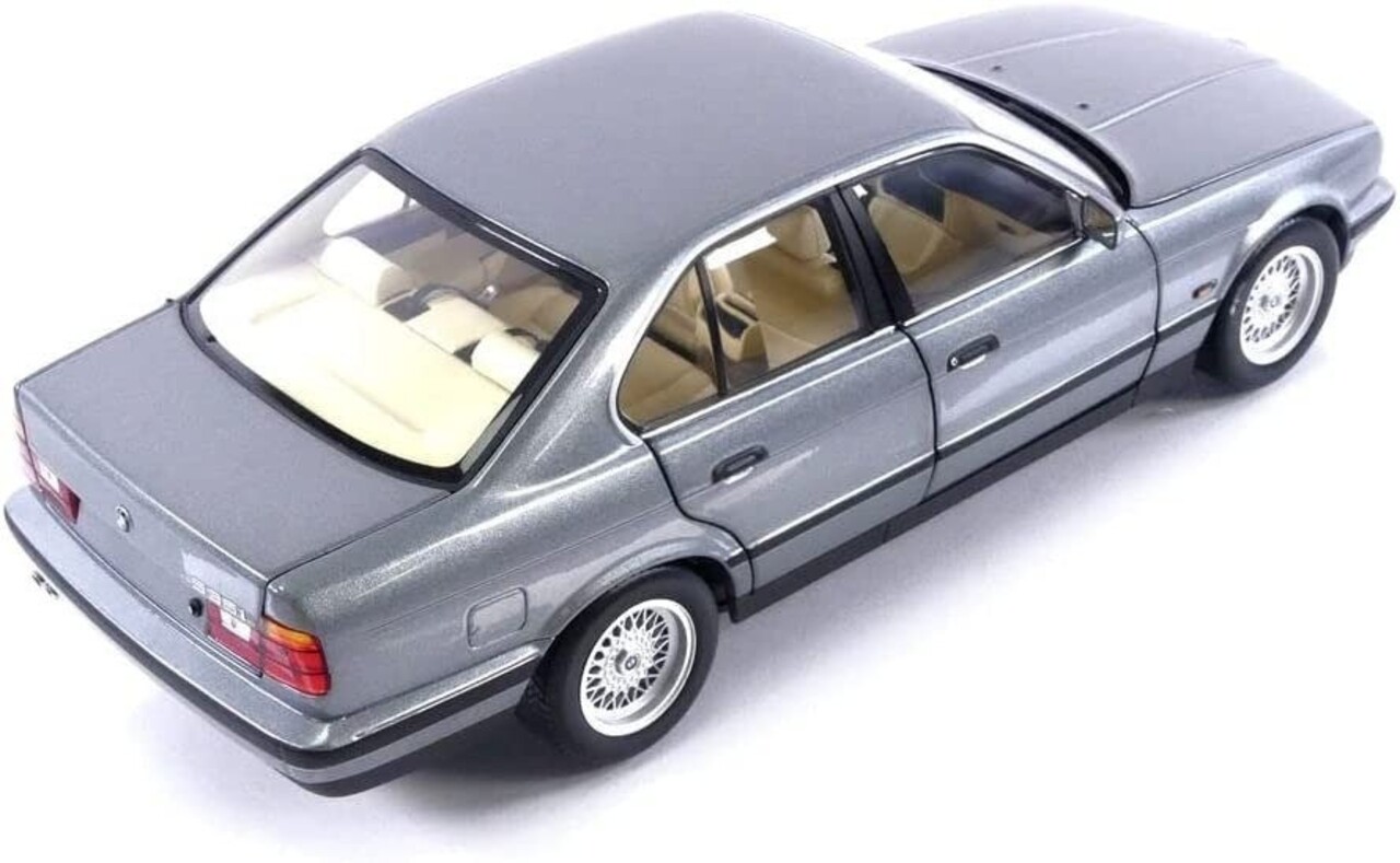 BMW BMW 535i (E34) 1988 - 1:18 - Minichamps BMW BMW 535i (E34) 1988 - 1:18 - Minichamps