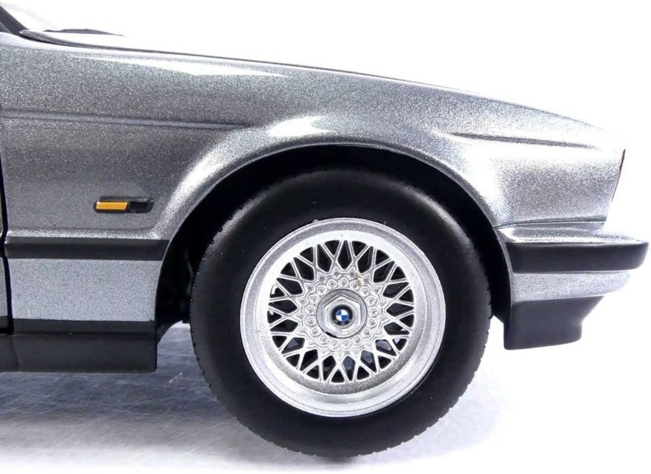 BMW BMW 535i (E34) 1988 - 1:18 - Minichamps BMW BMW 535i (E34) 1988 - 1:18 - Minichamps