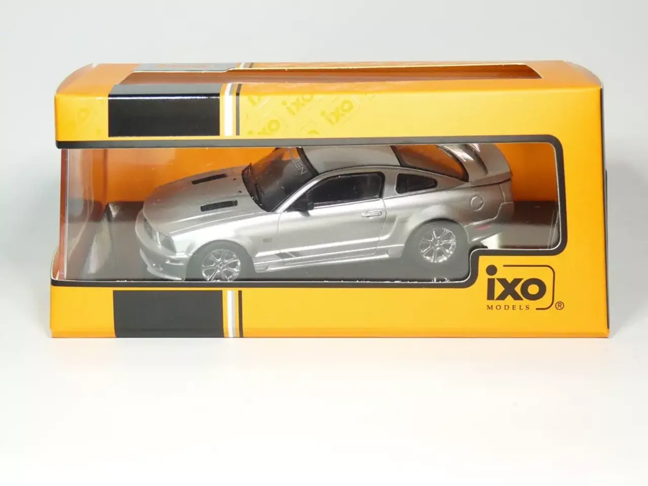 Ford Ford Mustang Saleen S281 2005  - 1:43 - IXO Models Ford Ford Mustang Saleen S281 2005  - 1:43 - IXO Models
