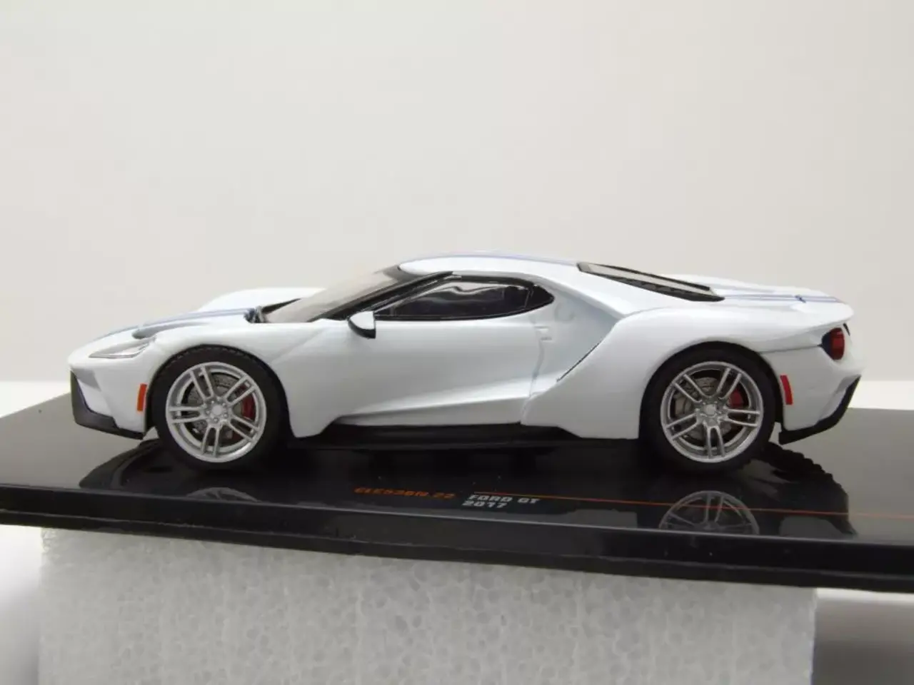 Ford Ford GT 2017 - 1:43 - IXO Models