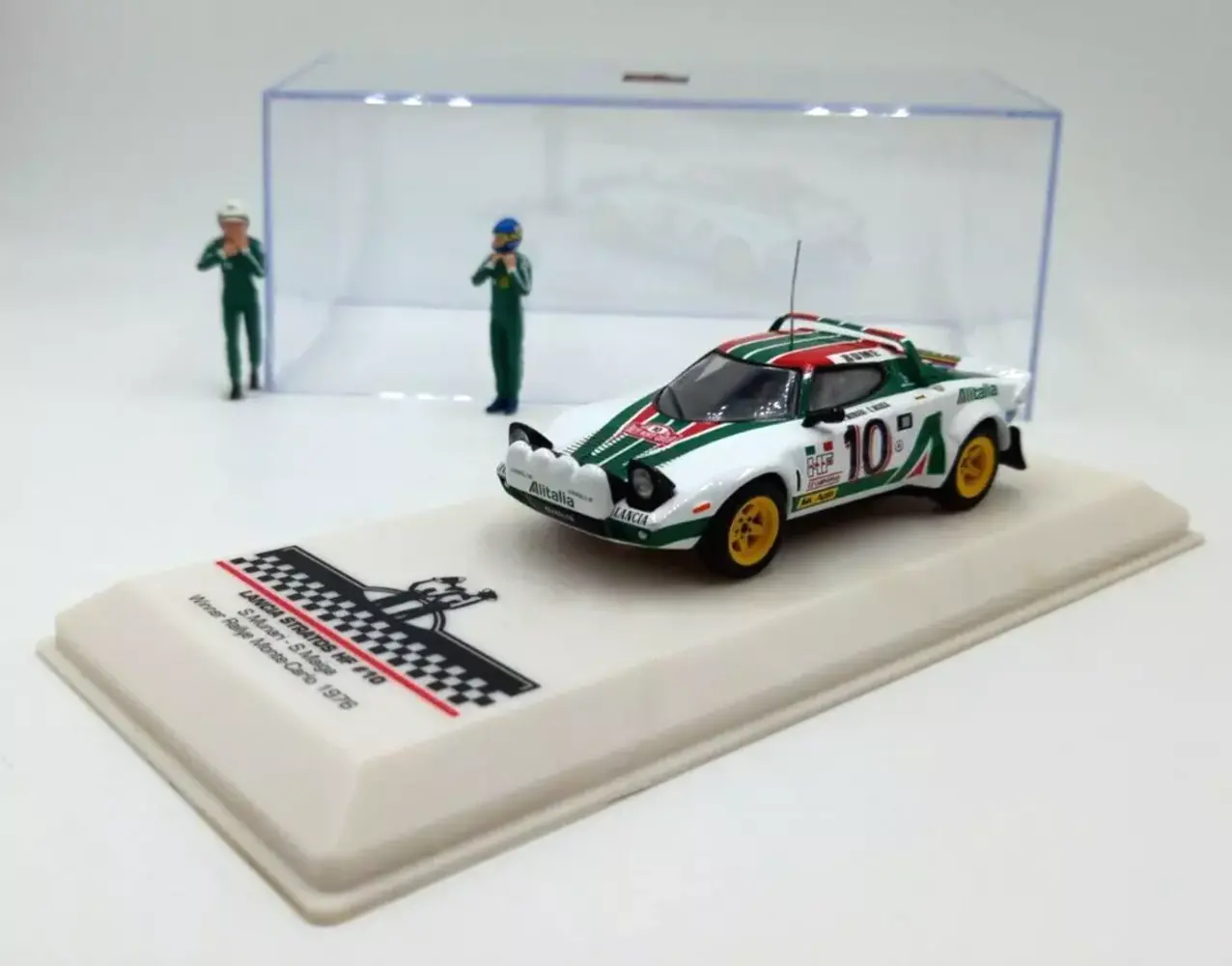 Lancia Lancia Stratos HF Alitalia #10 Winner Rally Monte Carlo 1979 (Night Version) + 2x Figure - 1:43 - IXO Models Lancia Lancia Stratos HF Alitalia #10 Winner Rally Monte Carlo 1979 (Night Version) + 2x Figure - 1:43 - IXO Models