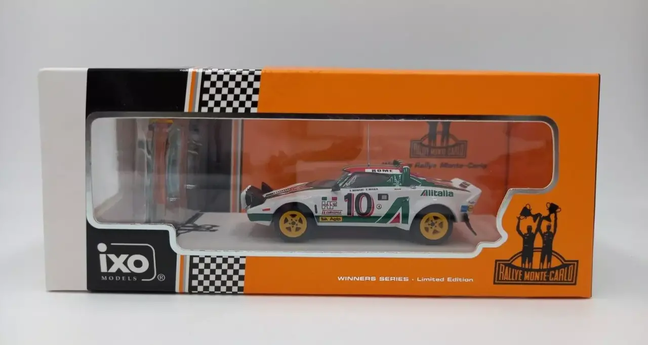 Lancia Lancia Stratos HF Alitalia #10 Winner Rally Monte Carlo 1979 (Night Version) + 2x Figure - 1:43 - IXO Models Lancia Lancia Stratos HF Alitalia #10 Winner Rally Monte Carlo 1979 (Night Version) + 2x Figure - 1:43 - IXO Models