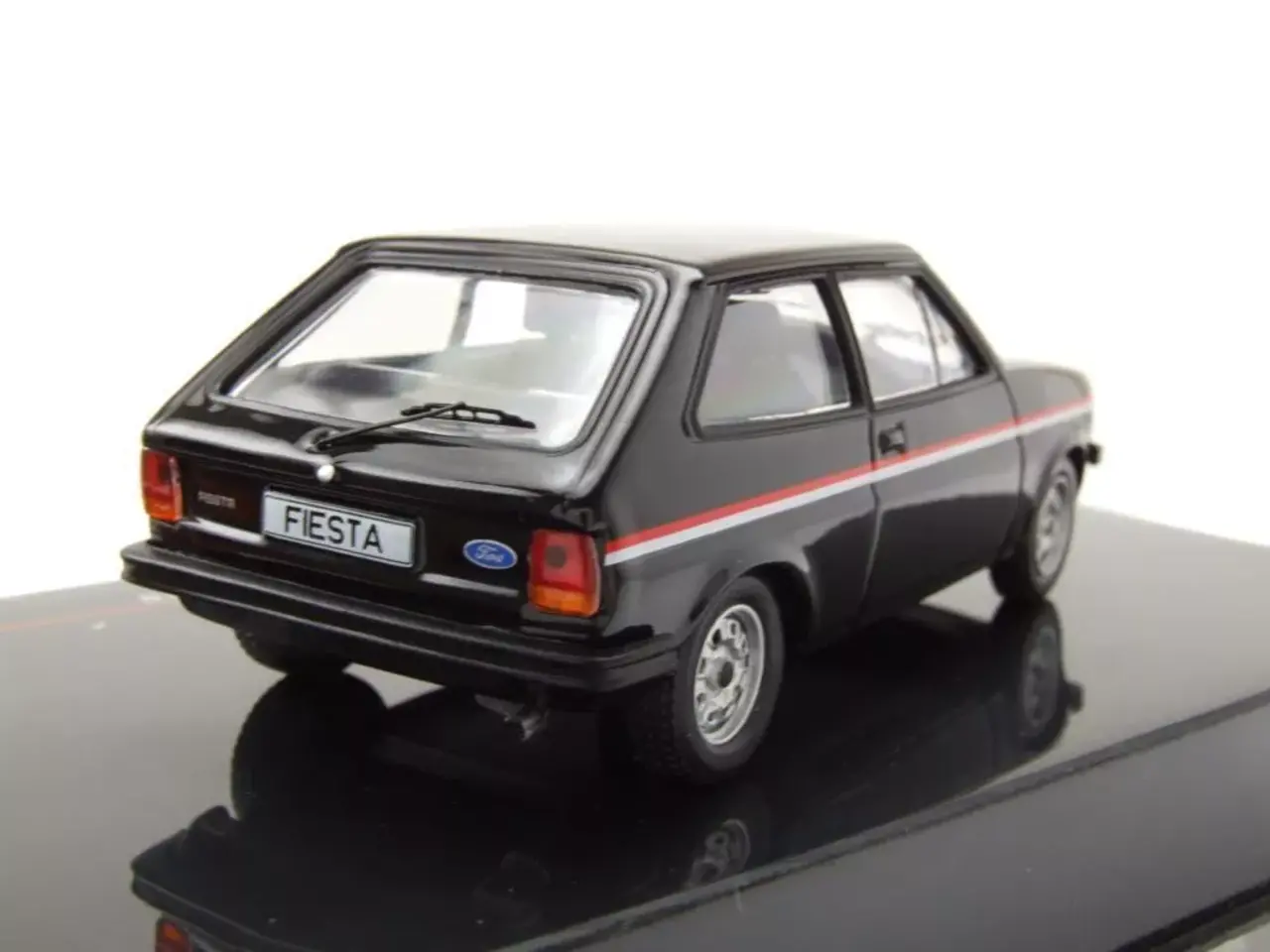 Ford Ford Fiesta MK I Avus 1978 - 1:43 - IXO Models Ford Ford Fiesta MK I Avus 1978 - 1:43 - IXO Models