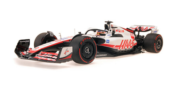 Formule 1 Haas F1 Team VF-22 #20 Pole Position Brazilian GP 2022 - 1:18 - Minichamps Formule 1 Haas F1 Team VF-22 #20 Pole Position Brazilian GP 2022 - 1:18 - Minichamps