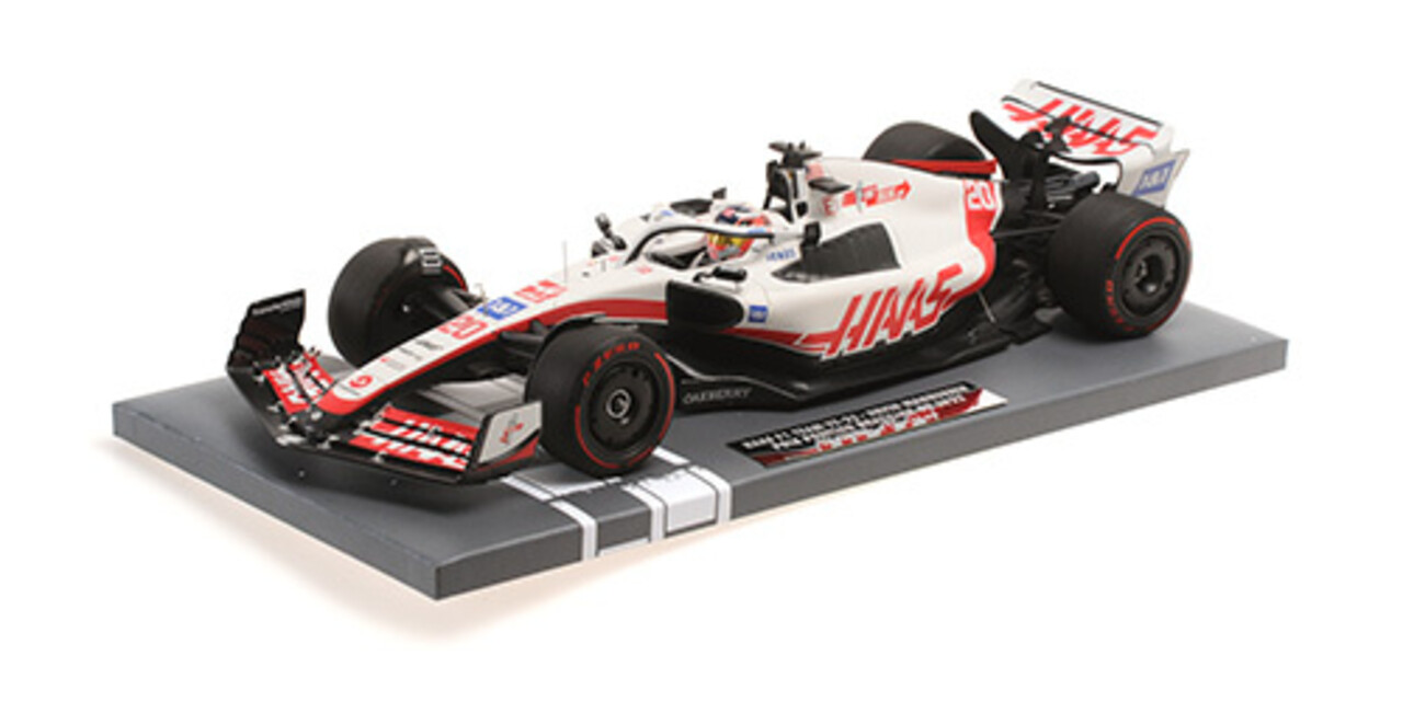 Formule 1 Haas F1 Team VF-22 #20 Pole Position Brazilian GP 2022 - 1:18 - Minichamps Formule 1 Haas F1 Team VF-22 #20 Pole Position Brazilian GP 2022 - 1:18 - Minichamps