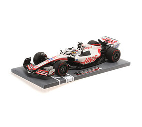 Formule 1 Haas F1 Team VF-22 #20 Pole Position Brazilian GP 2022 - 1:18 - Minichamps Formule 1 Haas F1 Team VF-22 #20 Pole Position Brazilian GP 2022 - 1:18 - Minichamps