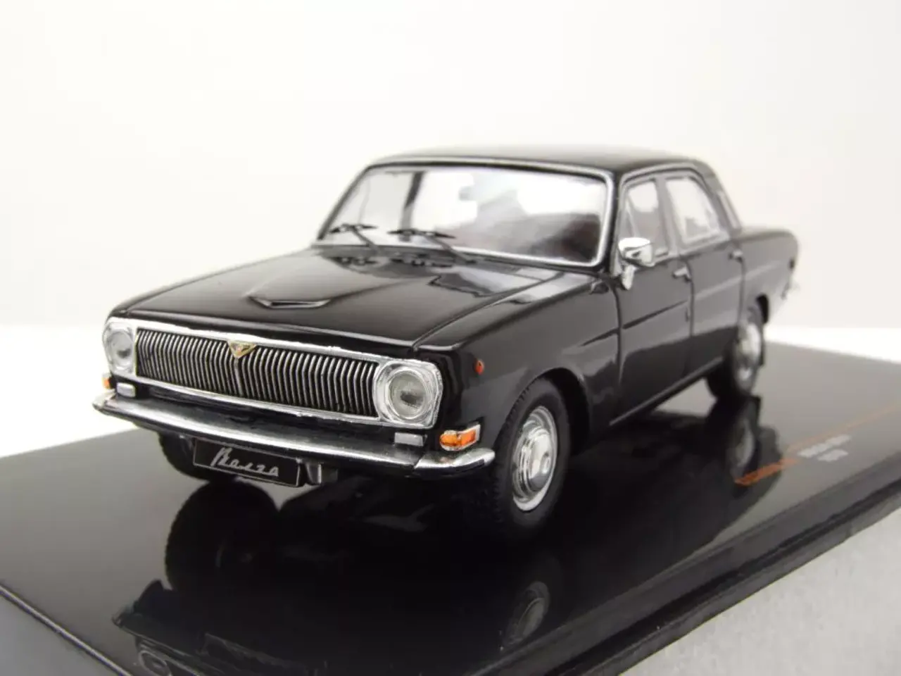 Wolga Wolga M24 1970 - 1:43 - IXO Models