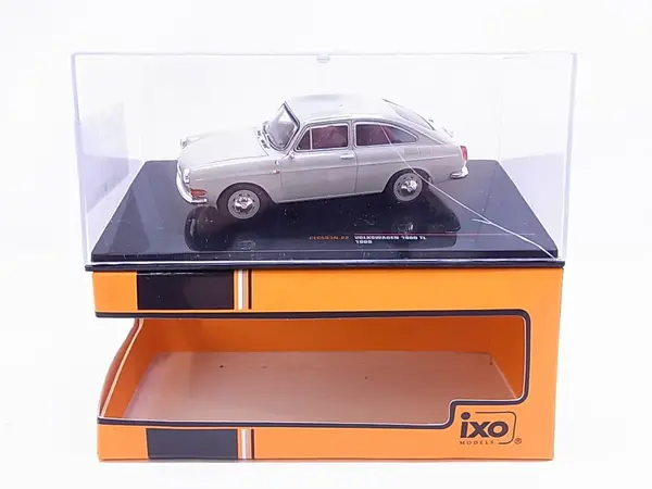 Volkswagen VW 1600 TL 1969 - 1:43 - IXO Models