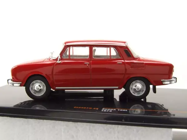 Skoda Skoda 100L 1974  - 1:43 - IXO Models Skoda Skoda 100L 1974  - 1:43 - IXO Models