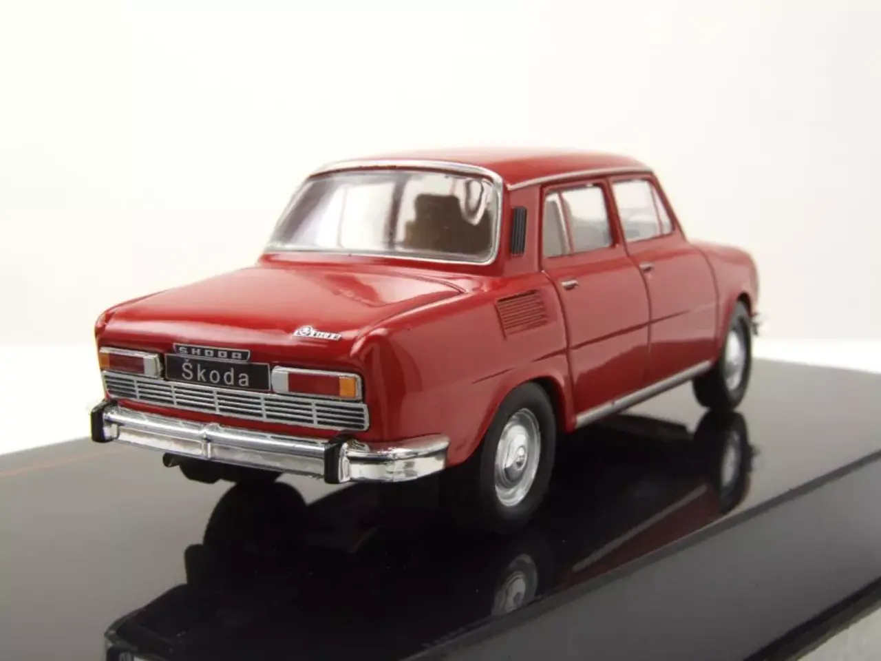 Skoda Skoda 100L 1974  - 1:43 - IXO Models Skoda Skoda 100L 1974  - 1:43 - IXO Models