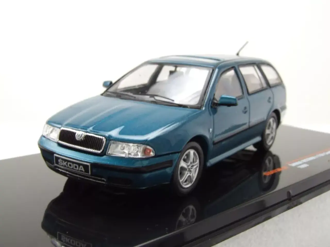 Skoda Skoda Octavia 1 (1U) Combi 1998 - 1:43 - IXO Models
