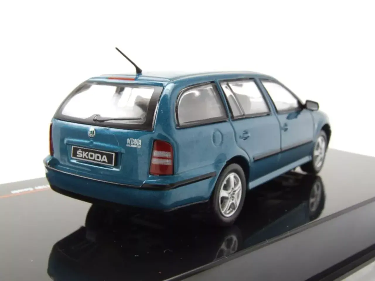 Skoda Skoda Octavia 1 (1U) Combi 1998 - 1:43 - IXO Models