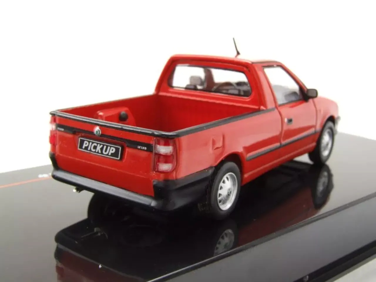 Skoda Skoda Felicia Pick Up 1995 - 1:43 - IXO Models Skoda Skoda Felicia Pick Up 1995 - 1:43 - IXO Models