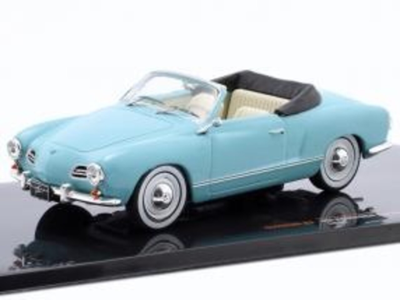 Volkswagen VW Karmann Ghia Convertible 1955 - 1:43 - IXO Models