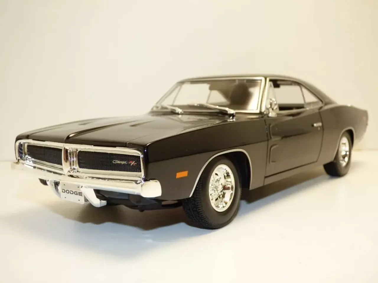 Dodge Dodge Charger R/T 1969 - 1:18 - Maisto Dodge Dodge Charger R/T 1969 - 1:18 - Maisto