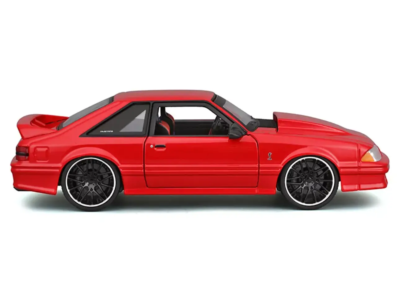 Ford Ford Mustang SVT Cobra 1993 - 1:24 - Maisto Ford Ford Mustang SVT Cobra 1993 - 1:24 - Maisto