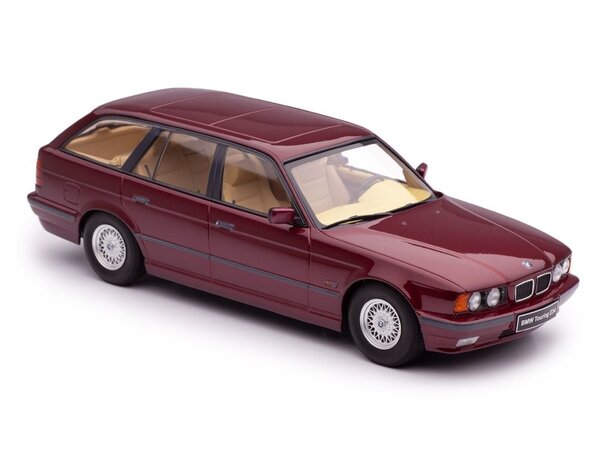 BMW BMW 5-Series Touring E34 1996 - 1:18 - Triple 9 Collection BMW BMW 5-Series Touring E34 1996 - 1:18 - Triple 9 Collection