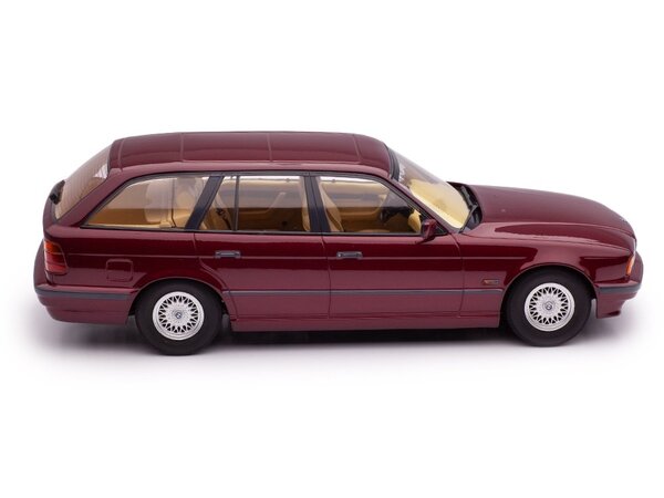 BMW BMW 5-Series Touring E34 1996 - 1:18 - Triple 9 Collection BMW BMW 5-Series Touring E34 1996 - 1:18 - Triple 9 Collection