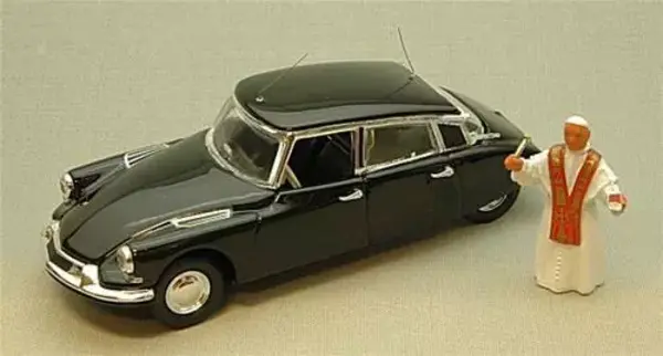 Citroen Citroen DS 19 Prestige 1958 + Figure Pope Giovanni XXIII - 1:43 - Rio Citroen Citroen DS 19 Prestige 1958 + Figure Pope Giovanni XXIII - 1:43 - Rio