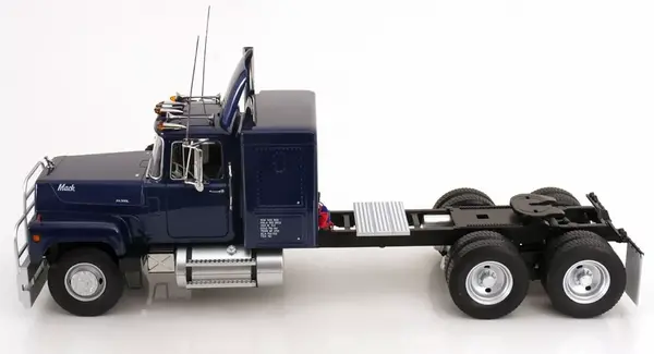 Kenworth Mack RL700L Tractor 6x4 1974 - 1:18 - Road Kings Kenworth Mack RL700L Tractor 6x4 1974 - 1:18 - Road Kings