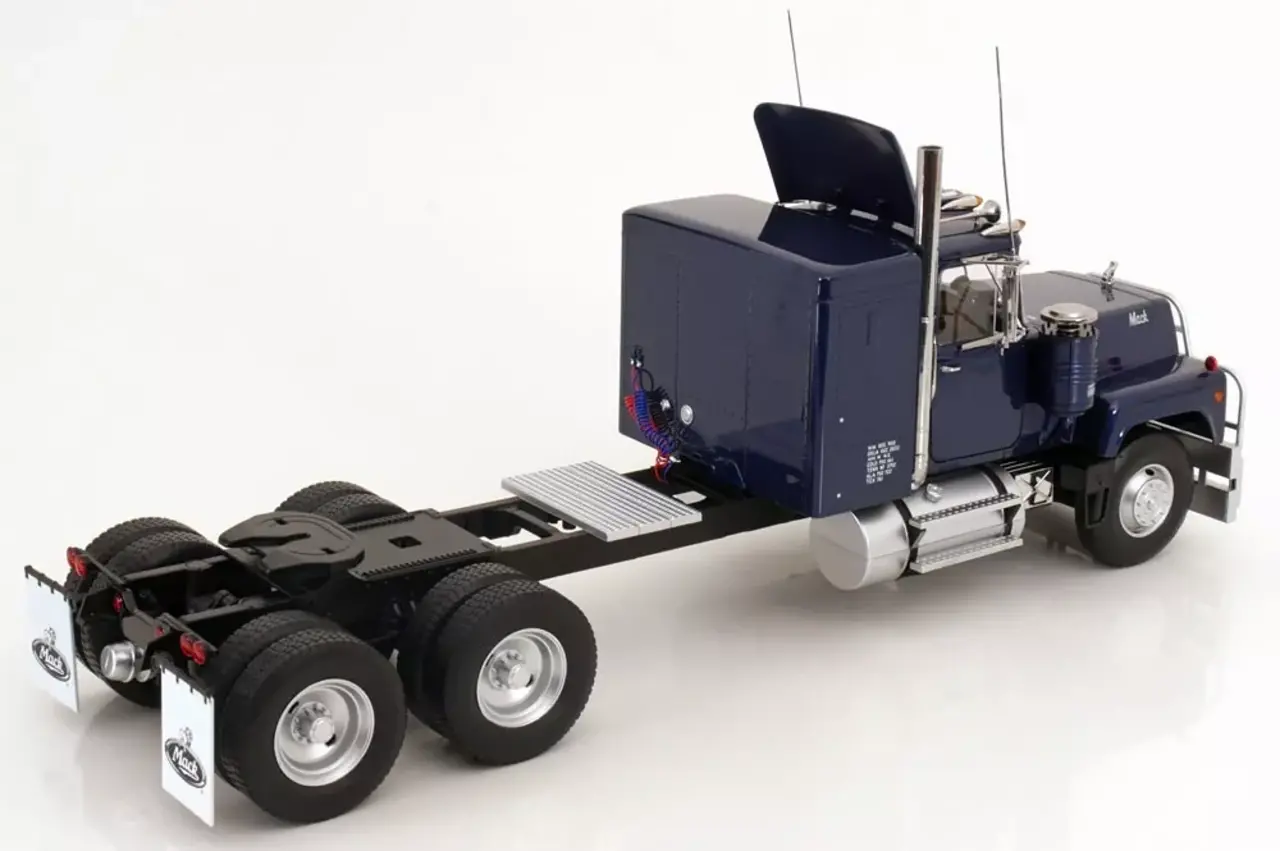 Kenworth Mack RL700L Tractor 6x4 1974 - 1:18 - Road Kings Kenworth Mack RL700L Tractor 6x4 1974 - 1:18 - Road Kings