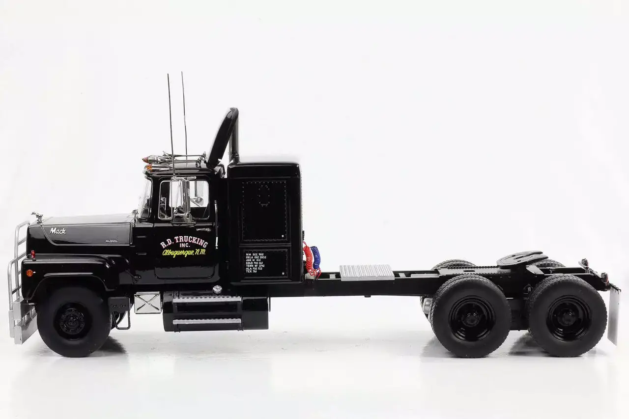 Mack RL700L 1974 - 1:18 - Road Kings