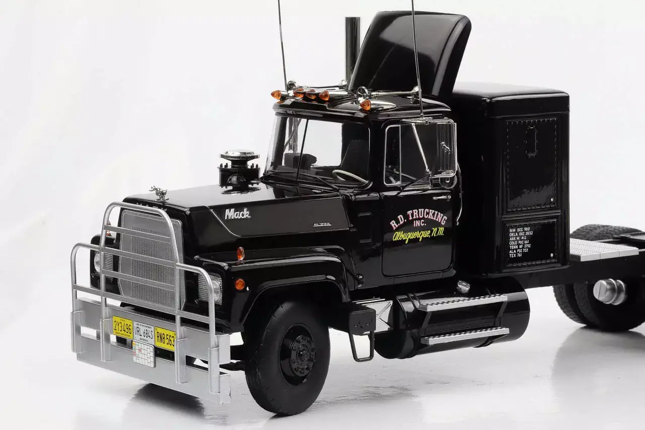 Mack RL700L 1974 - 1:18 - Road Kings