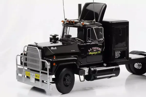 Mack Mack RL 700L 1974 - 1:18 - Road Kings Mack Mack RL 700L 1974 - 1:18 - Road Kings